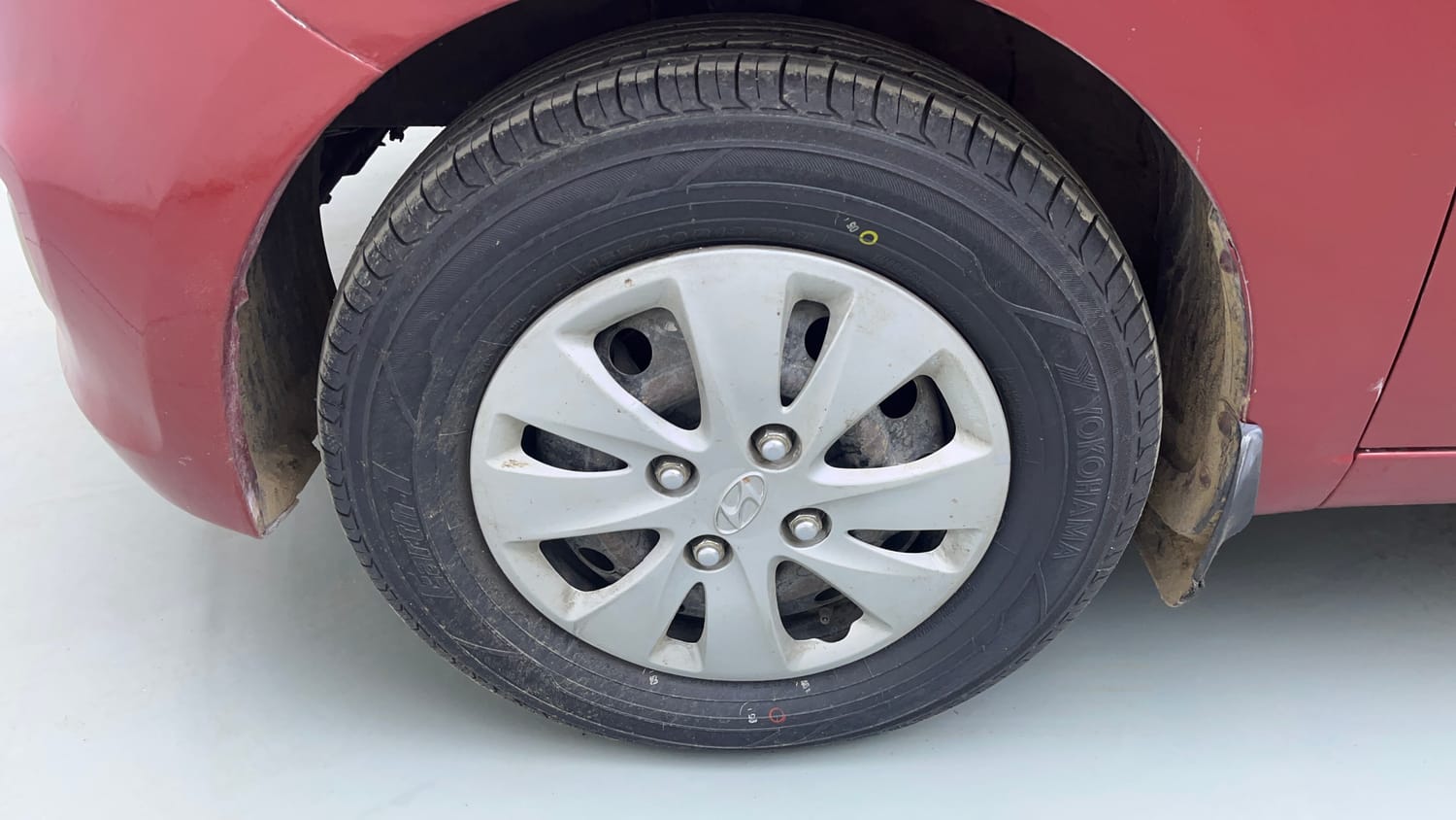 Used 2012 Hyundai i10 Sportz 1.2 Kappa2 Petrol Manual tyres LEFT FRONT TYRE RIM VIEW