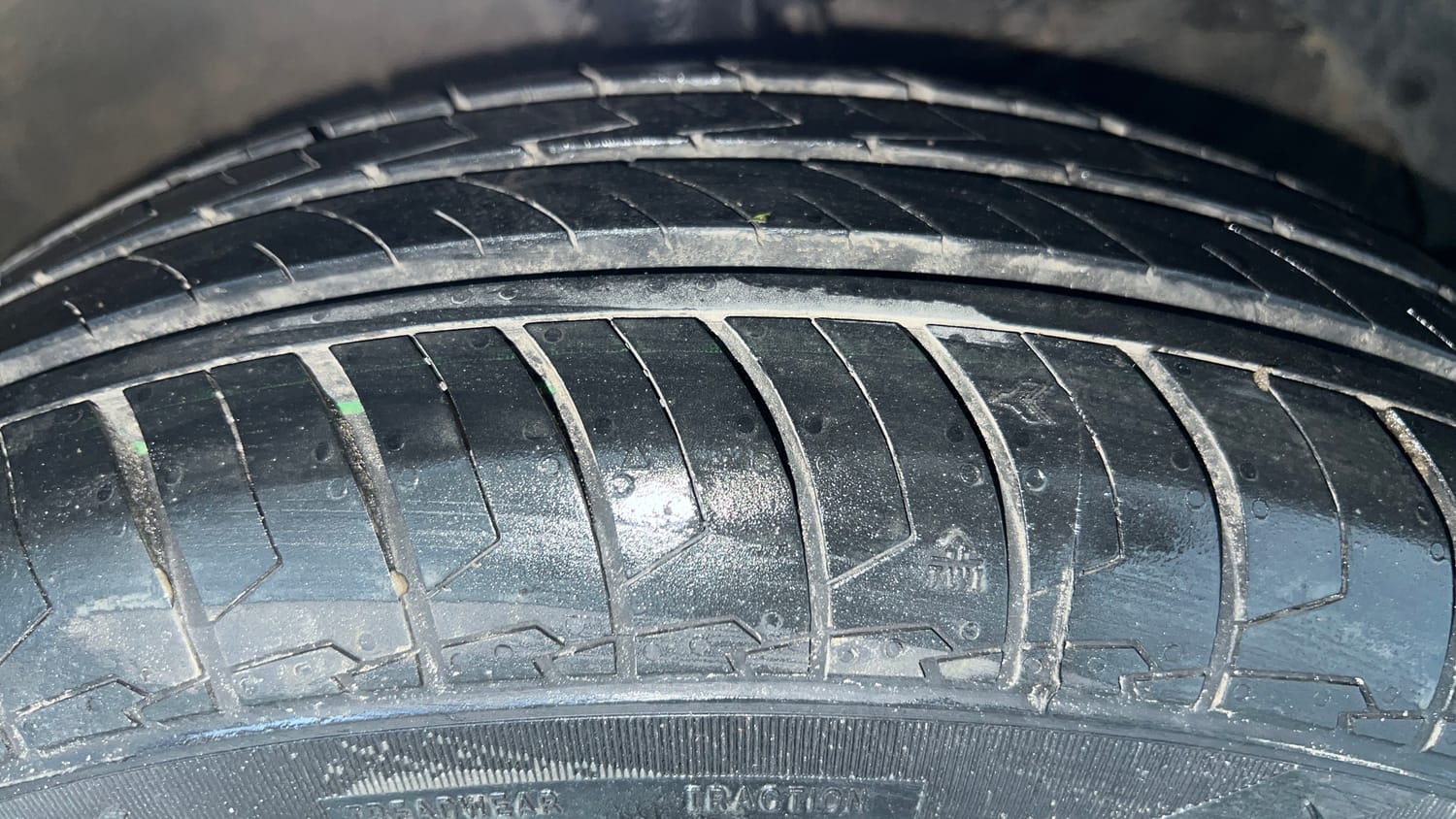 Used 2018 Maruti Suzuki Dzire VXi AMT Petrol Automatic tyres RIGHT FRONT TYRE TREAD VIEW