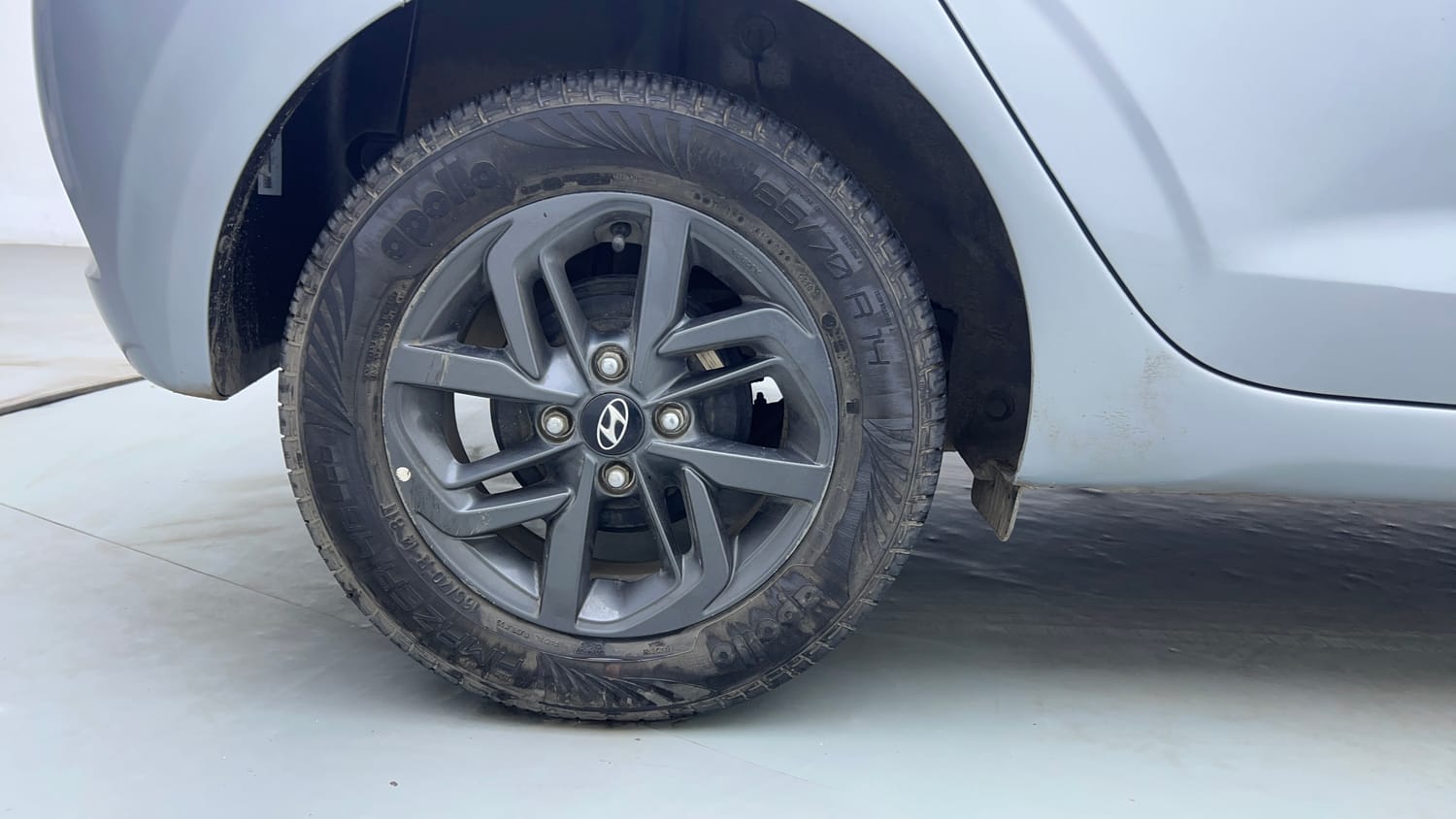Used 2020 Hyundai Grand i10 Nios Sportz AMT 1.2 Kappa VTVT Petrol Automatic tyres RIGHT REAR TYRE RIM VIEW