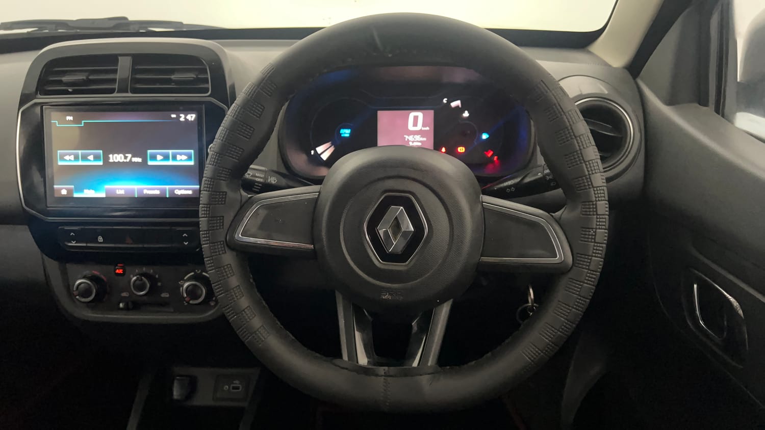 Used 2020 Renault Kwid 1.0 RXT Petrol Manual interior STEERING VIEW