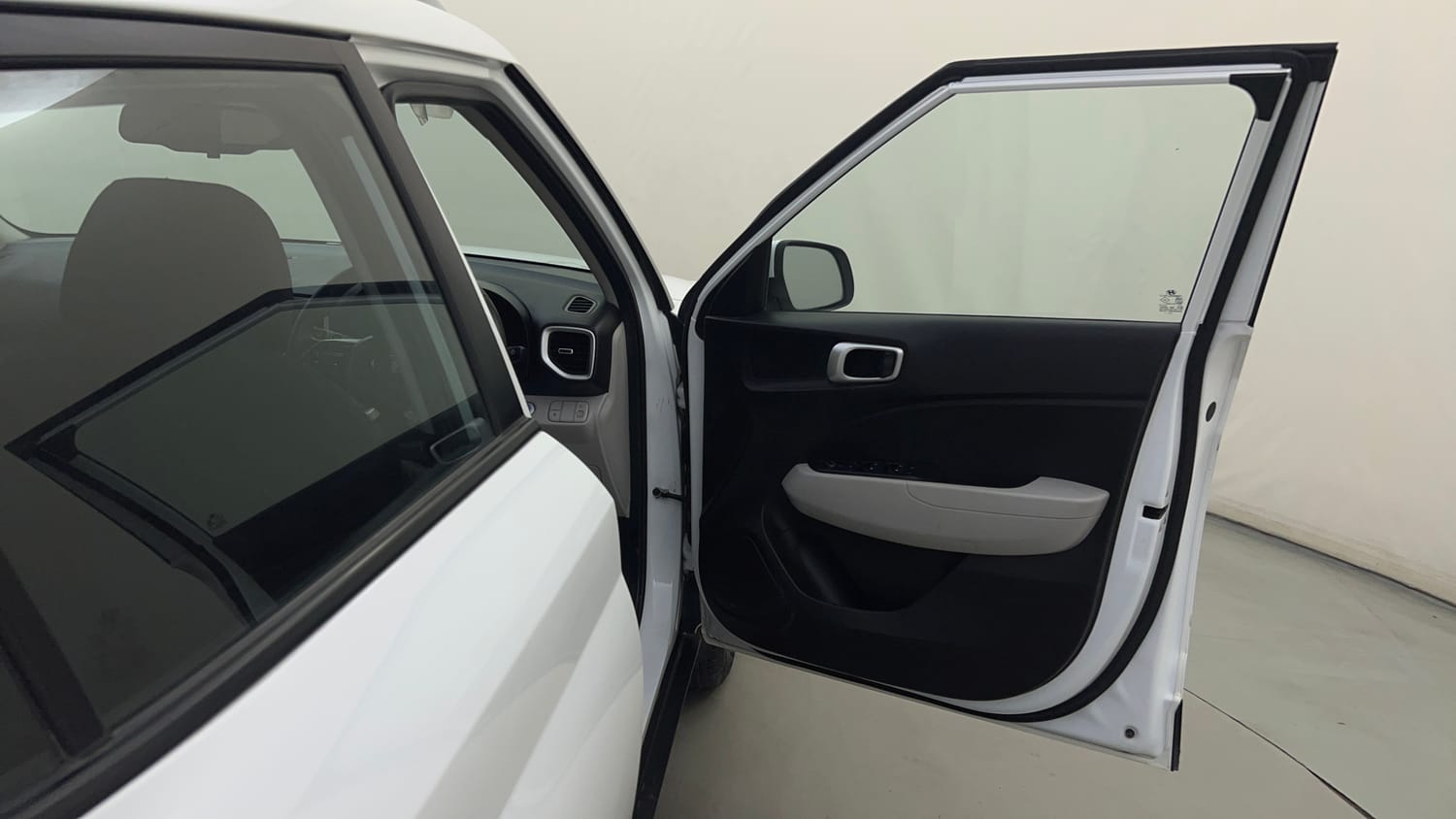 Used 2022 Hyundai Venue SX 1.2 Petrol Petrol Manual interior RIGHT FRONT DOOR OPEN VIEW