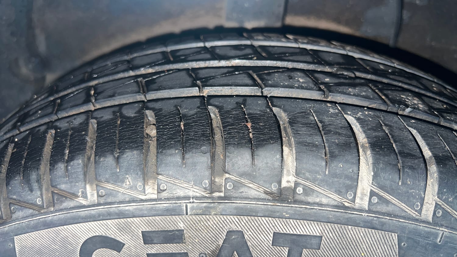 Used 2022 Hyundai Aura S 1.2 CNG Cng Manual tyres RIGHT REAR TYRE TREAD VIEW