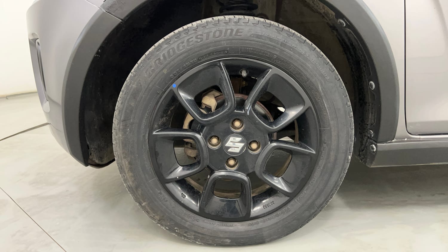 Used 2023 Maruti Suzuki Ignis Zeta 1.2 MT Petrol Manual tyres LEFT FRONT TYRE RIM VIEW