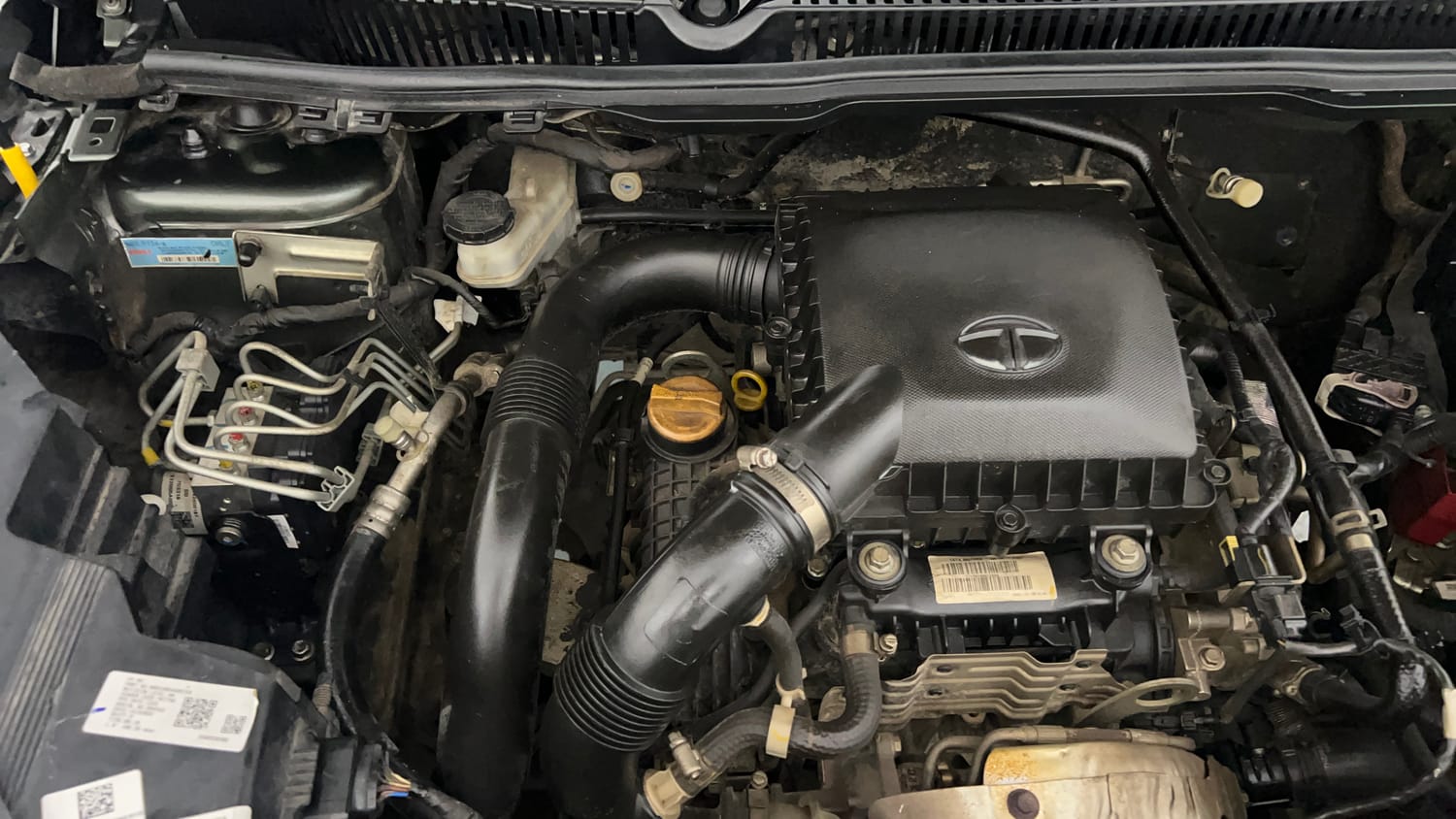 Used 2021 Tata Nexon XZ Petrol Manual engine ENGINE RIGHT SIDE VIEW
