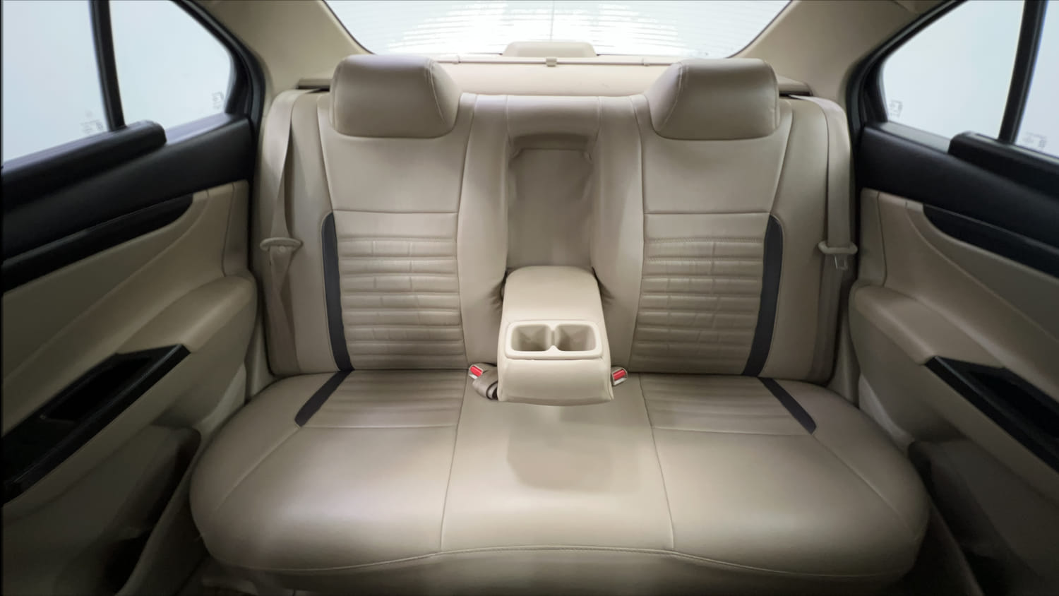 Used 2015 Maruti Suzuki Ciaz ZXi Petrol Manual interior REAR SEAT CONDITION VIEW