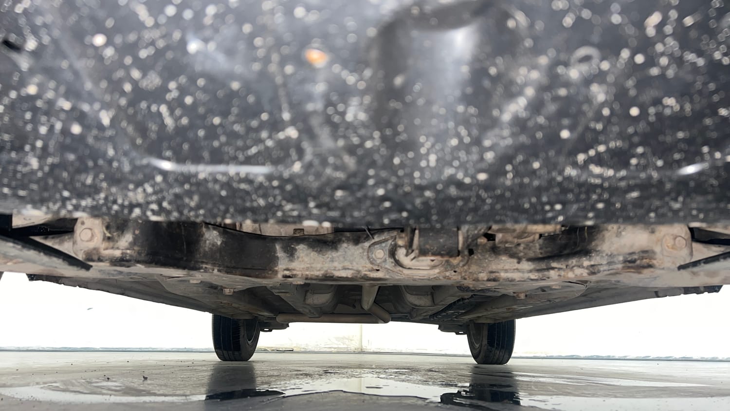 Used 2020 Hyundai Elite i20 Sportz Plus 1.2 Petrol Manual extra FRONT LEFT UNDERBODY VIEW