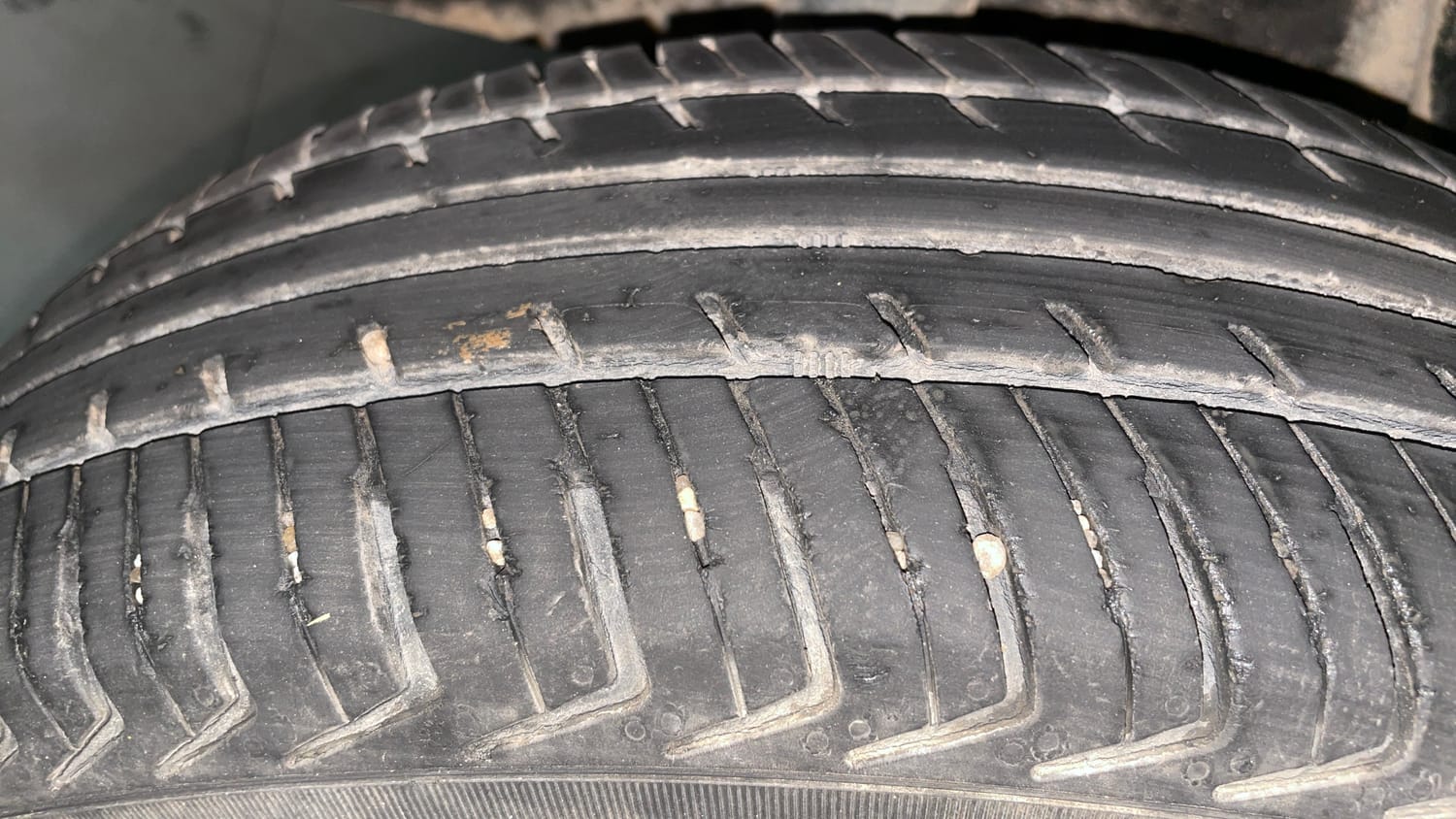 Used 2018 Renault Kwid 1.0 RXT AMT Petrol Automatic tyres RIGHT REAR TYRE TREAD VIEW