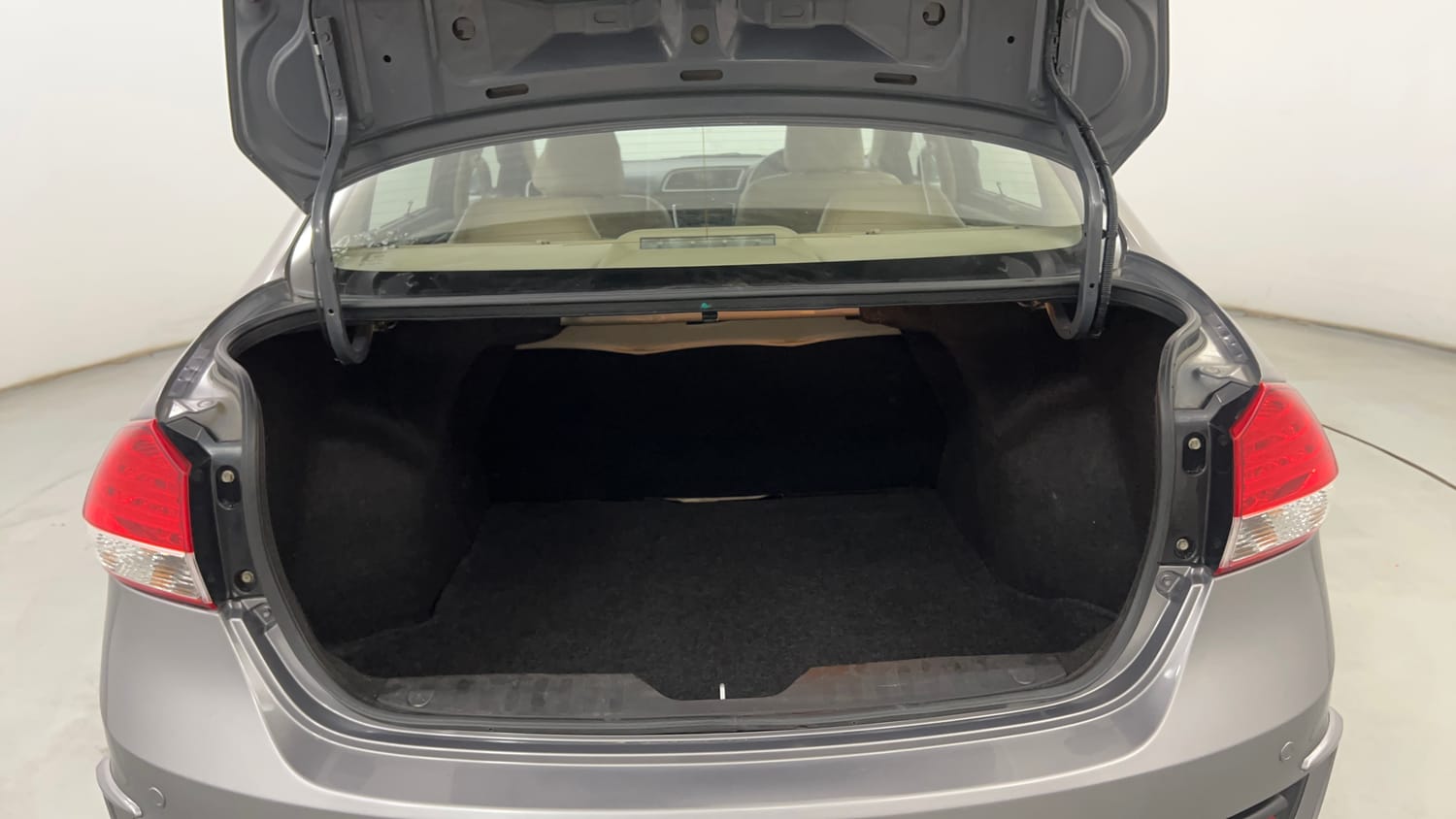 Used 2015 Maruti Suzuki Ciaz ZXi Petrol Manual interior DICKY INSIDE VIEW
