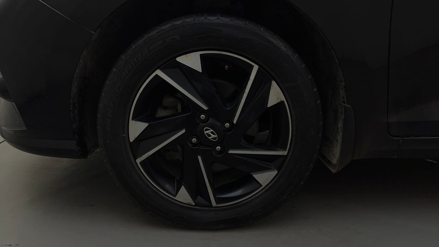 Used 2020 Hyundai Verna SX (O) 1.0 Turbo DCT Petrol Automatic tyres LEFT FRONT TYRE RIM VIEW