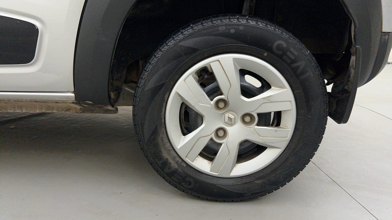 Used 2017 Renault Kwid RXT Petrol Manual tyres LEFT REAR TYRE RIM VIEW