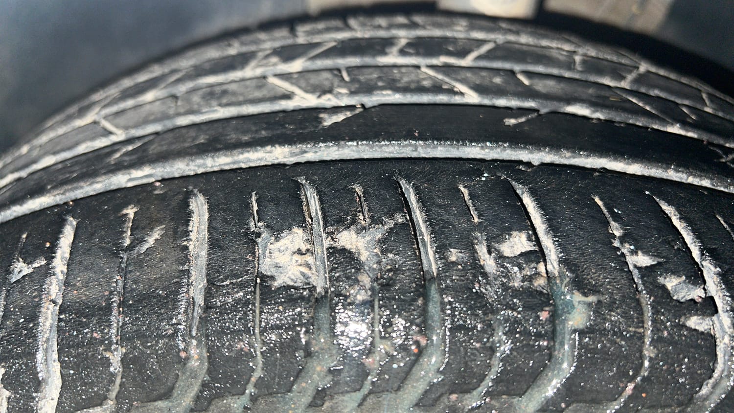 Used 2024 Volkswagen Virtus Highline 1.0 TSI AT Petrol Automatic tyres LEFT FRONT TYRE TREAD VIEW