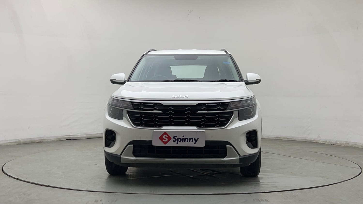 Used 2024 Kia Seltos HTK 1.5 Petrol MT Petrol Manual exterior FRONT VIEW