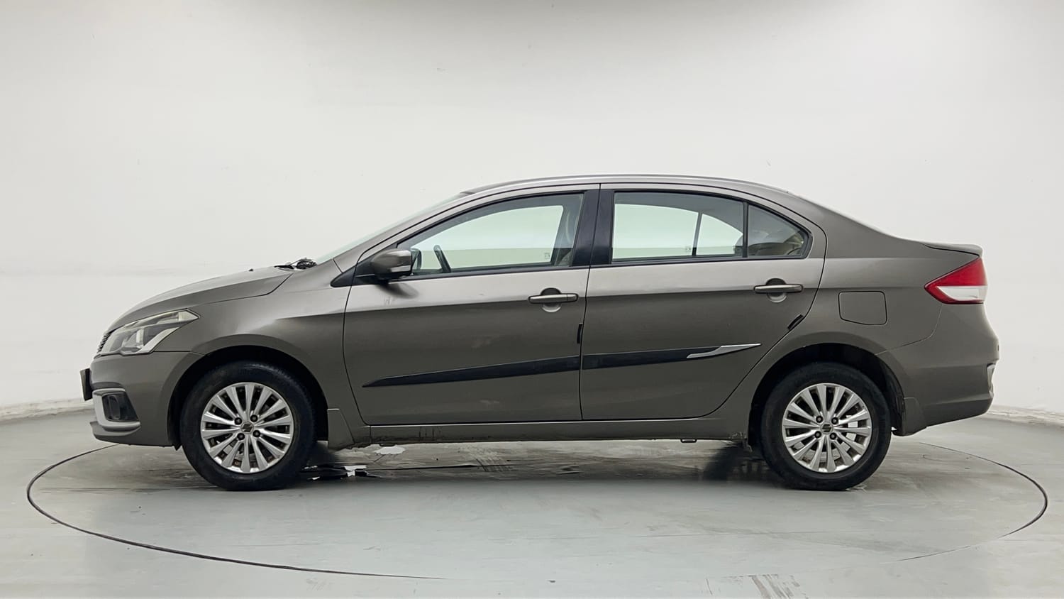 Used 2019 Maruti Suzuki Ciaz Delta Hybrid 1.5 Petrol Manual exterior LEFT SIDE VIEW