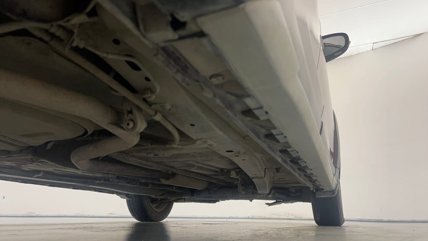Used 2020 Maruti Suzuki XL6 Alpha MT Petrol Petrol Manual extra REAR RIGHT UNDERBODY VIEW