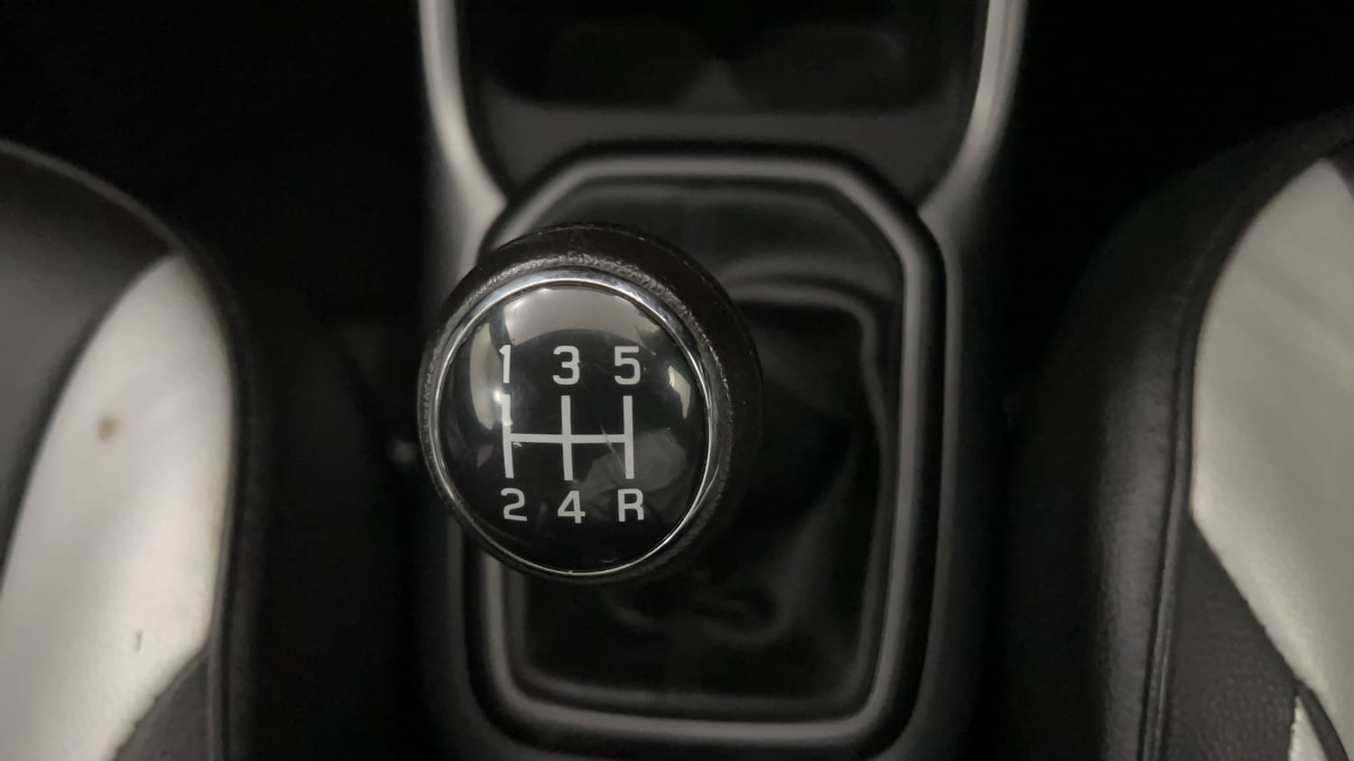 Used 2023 Maruti Suzuki Ignis Zeta 1.2 MT Petrol Manual interior GEAR  KNOB VIEW