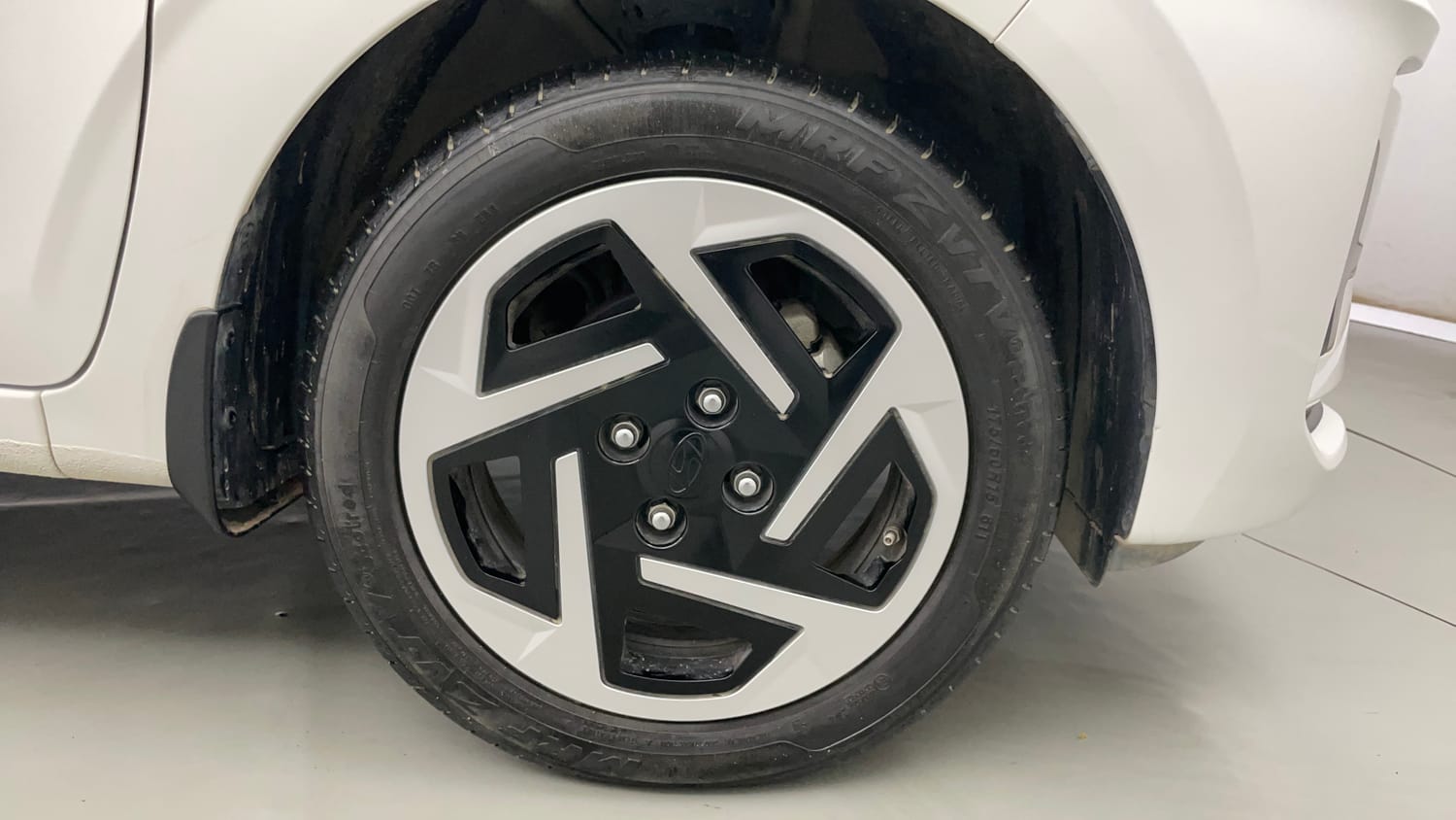 Used 2023 Hyundai Grand i10 Nios Sportz AMT 1.2 Kappa VTVT Petrol Automatic tyres RIGHT FRONT TYRE RIM VIEW