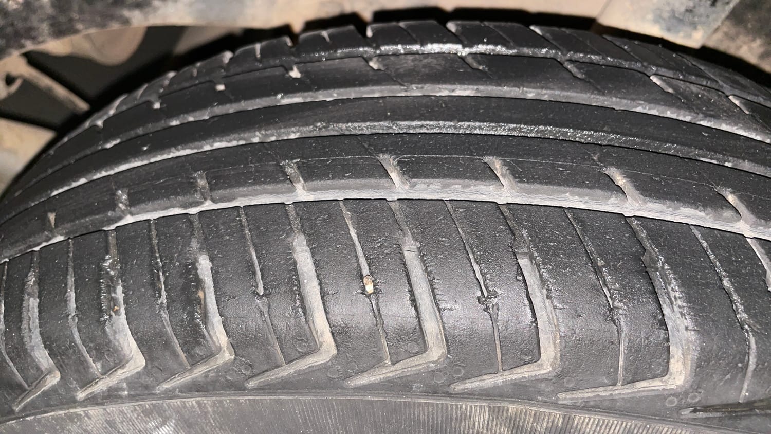 Used 2018 Renault Kwid 1.0 RXT AMT Petrol Automatic tyres LEFT REAR TYRE TREAD VIEW