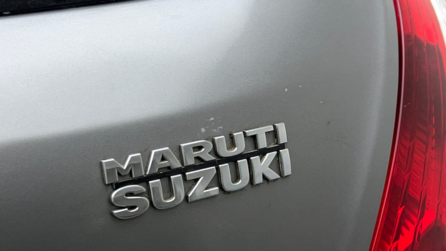 Used 2016 Maruti Suzuki Swift Lxi (O) Petrol Manual dents MINOR SCRATCH