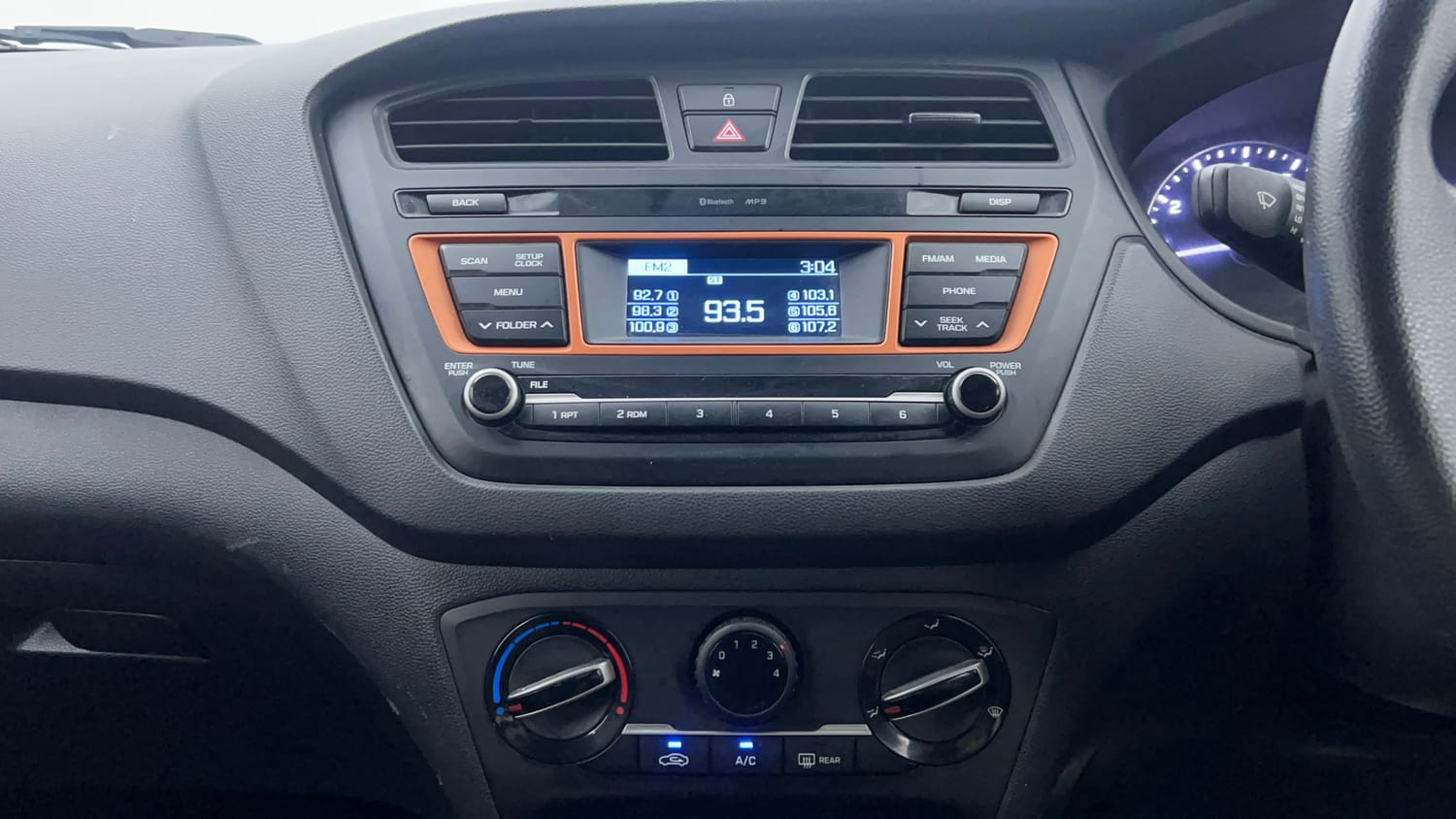 Used 2017 Hyundai i20 Active 1.2 S Petrol Manual interior MUSIC SYSTEM & AC CONTROL VIEW