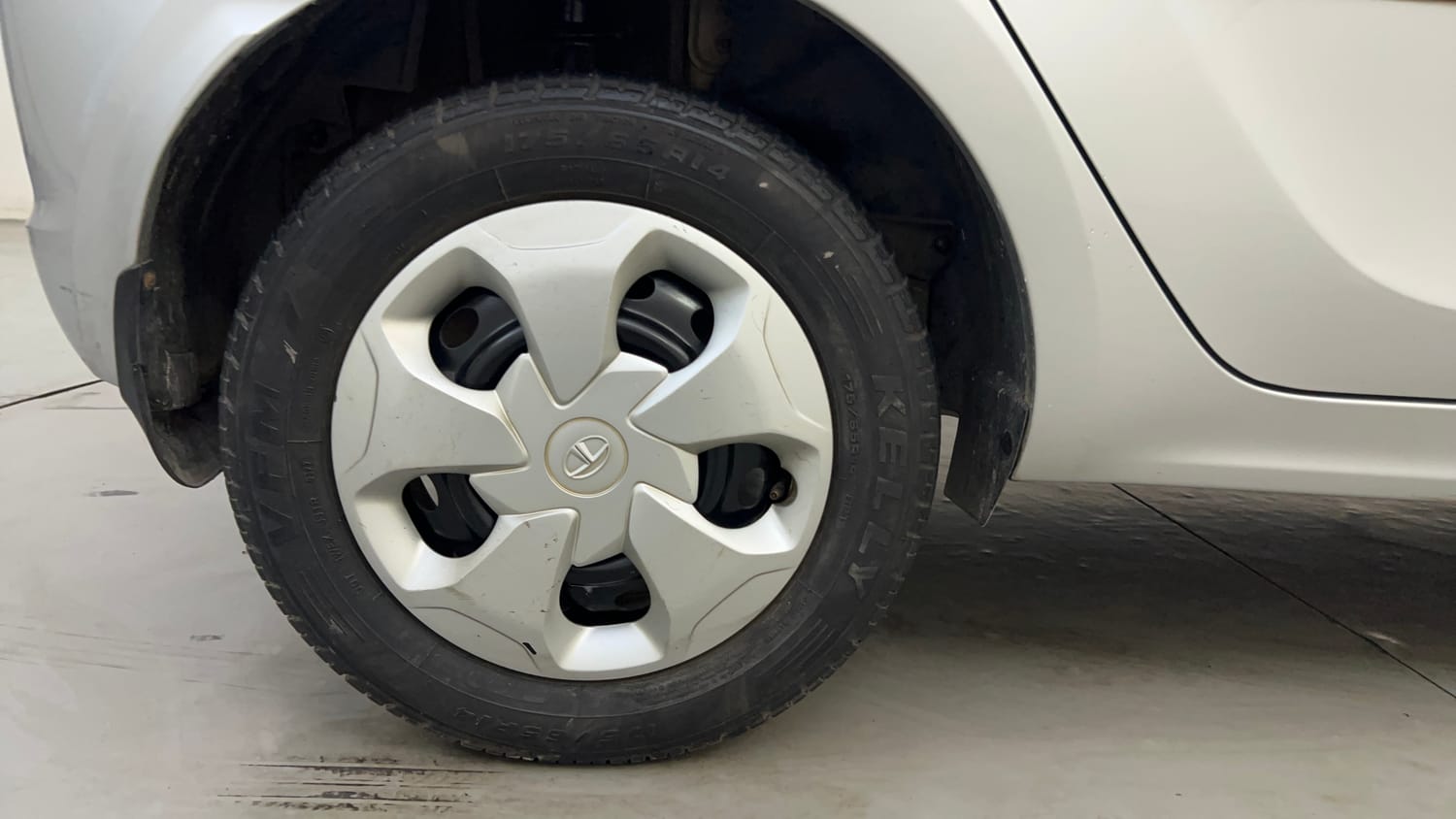 Used 2016 Tata Tiago Revotron XT Petrol Manual tyres RIGHT REAR TYRE RIM VIEW