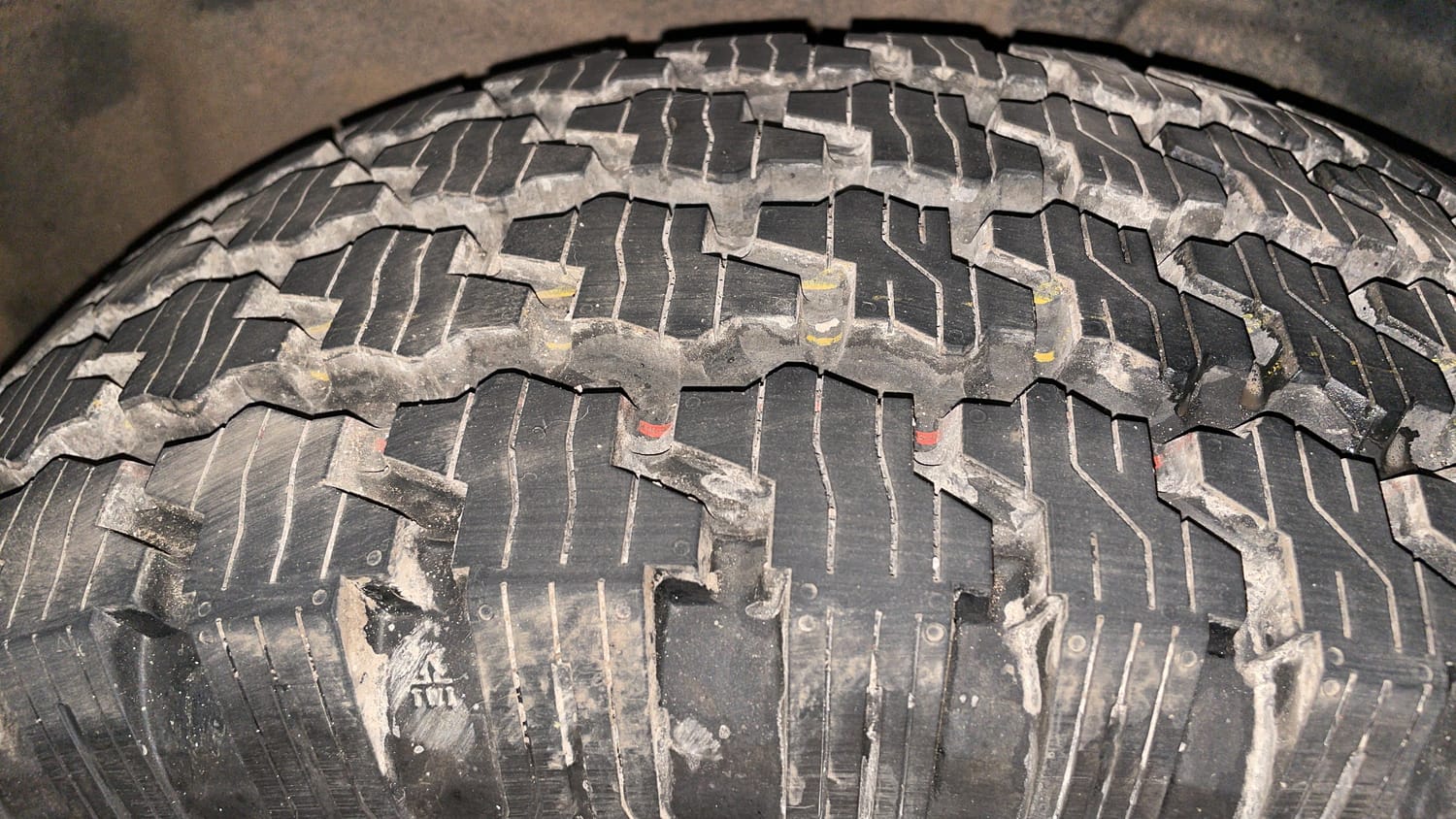 Used 2017 Tata Hexa XT 4x2 7 STR Diesel Manual tyres LEFT REAR TYRE TREAD VIEW