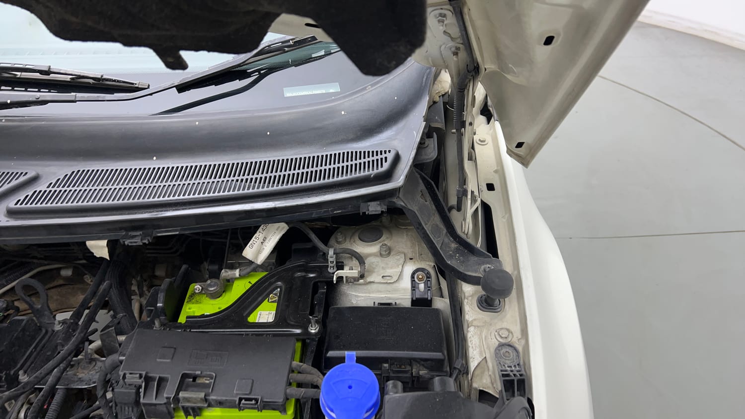 Used 2020 Ford EcoSport Titanium 1.5L Ti-VCT Petrol Manual engine ENGINE LEFT SIDE HINGE & APRON VIEW