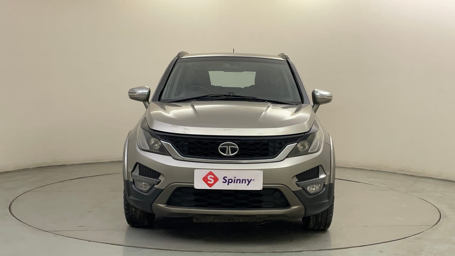 Used 2017 Tata Hexa XT 4x2 7 STR Diesel Manual exterior FRONT VIEW