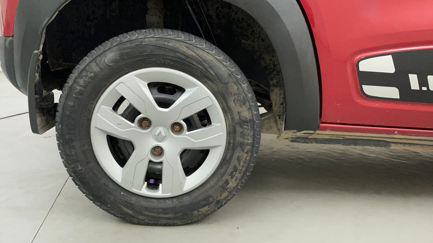 Used 2018 Renault Kwid 1.0 RXT AMT Petrol Automatic tyres RIGHT REAR TYRE RIM VIEW