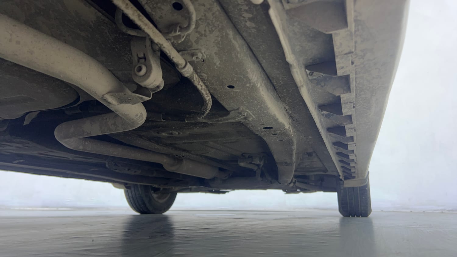 Used 2019 Maruti Suzuki XL6 Alpha MT Petrol Petrol Manual extra REAR RIGHT UNDERBODY VIEW