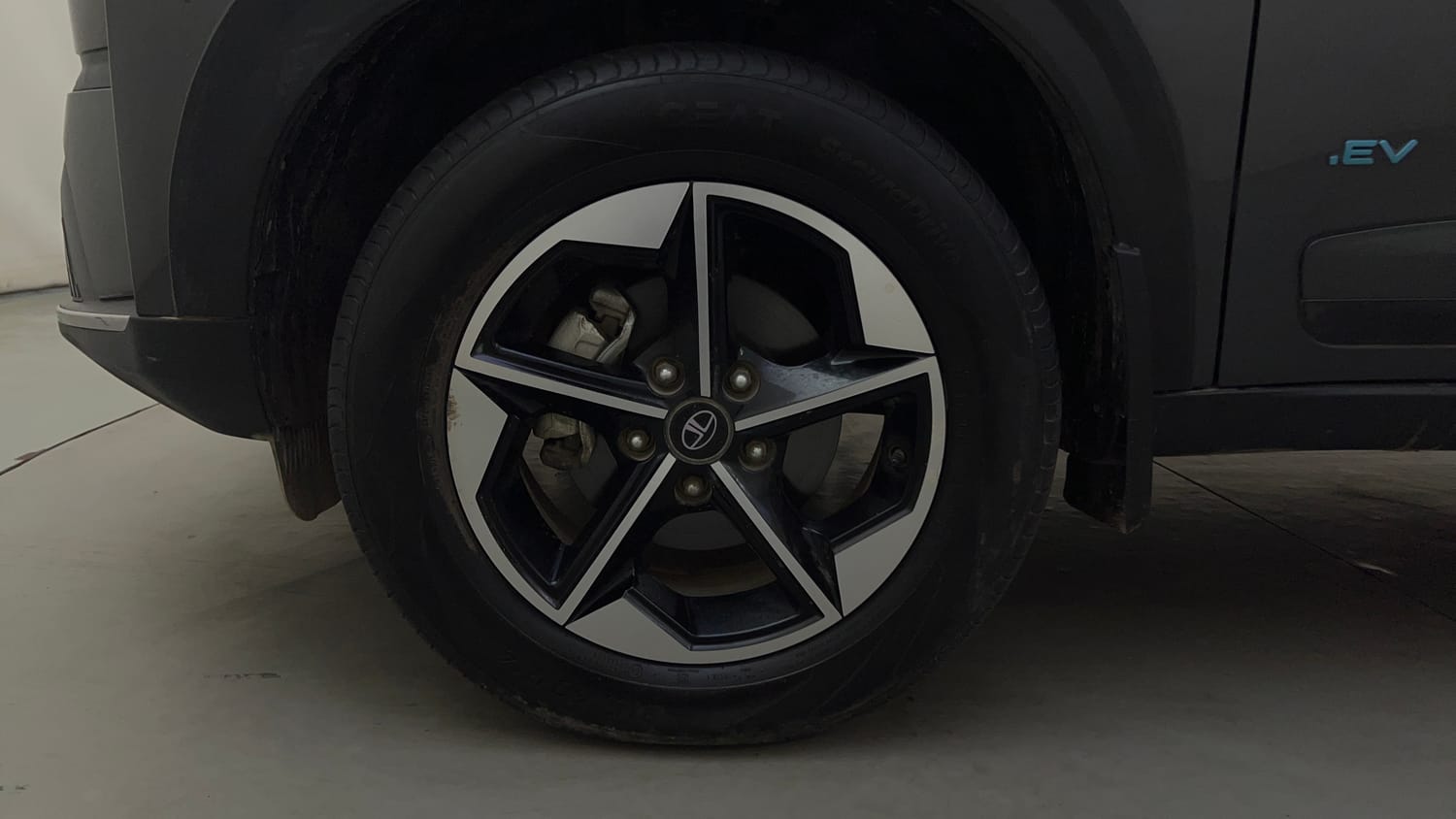 Used 2025 Tata Nexon EV Empowered 45 Electric Automatic tyres LEFT FRONT TYRE RIM VIEW