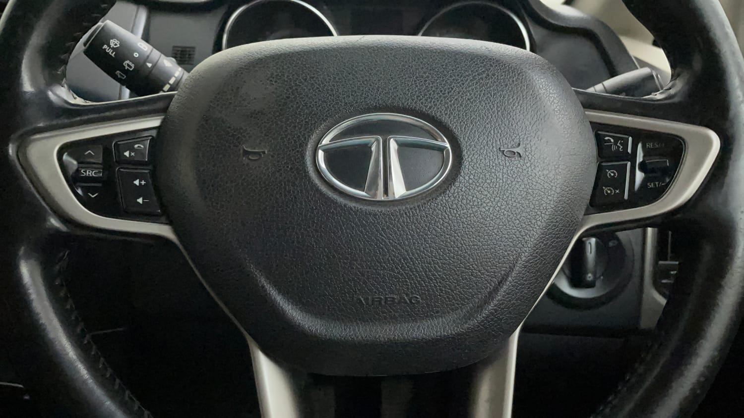 Used 2017 Tata Hexa XT 4x2 7 STR Diesel Manual top_features Airbags