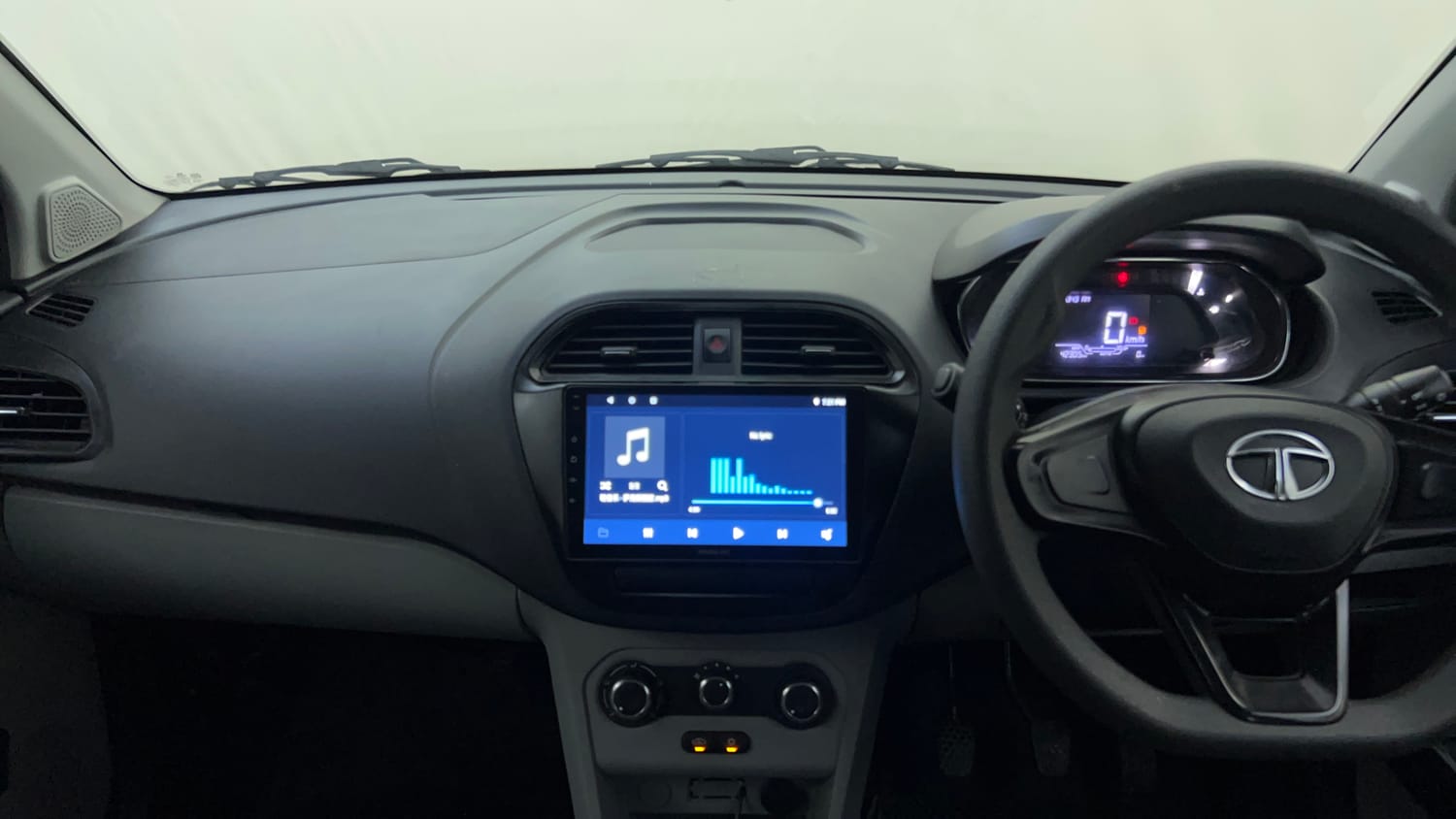 Used 2021 Tata Tiago XE Petrol Manual interior MUSIC SYSTEM & AC CONTROL VIEW