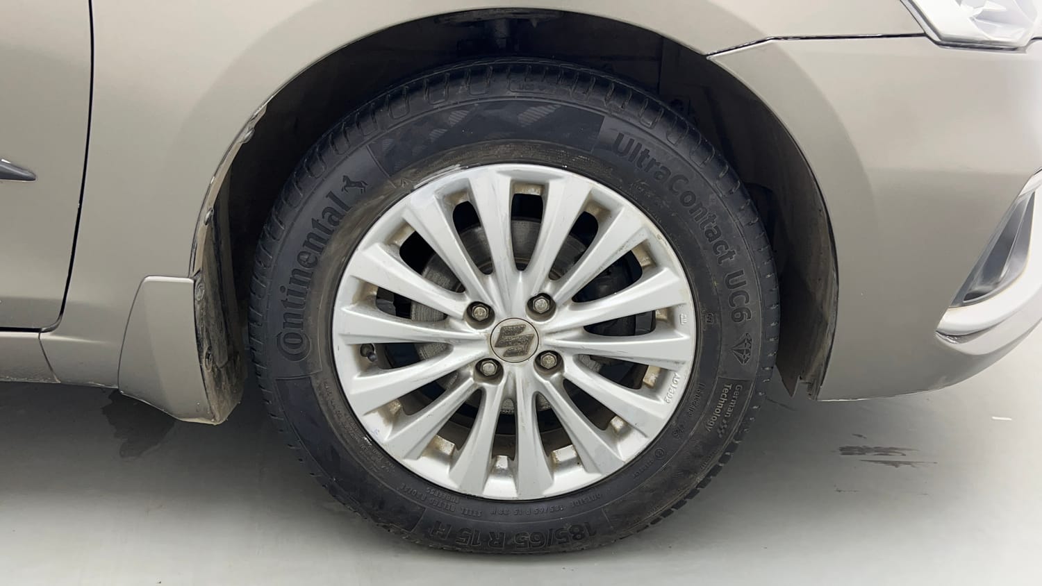 Used 2019 Maruti Suzuki Ciaz Delta Hybrid 1.5 Petrol Manual tyres RIGHT FRONT TYRE RIM VIEW