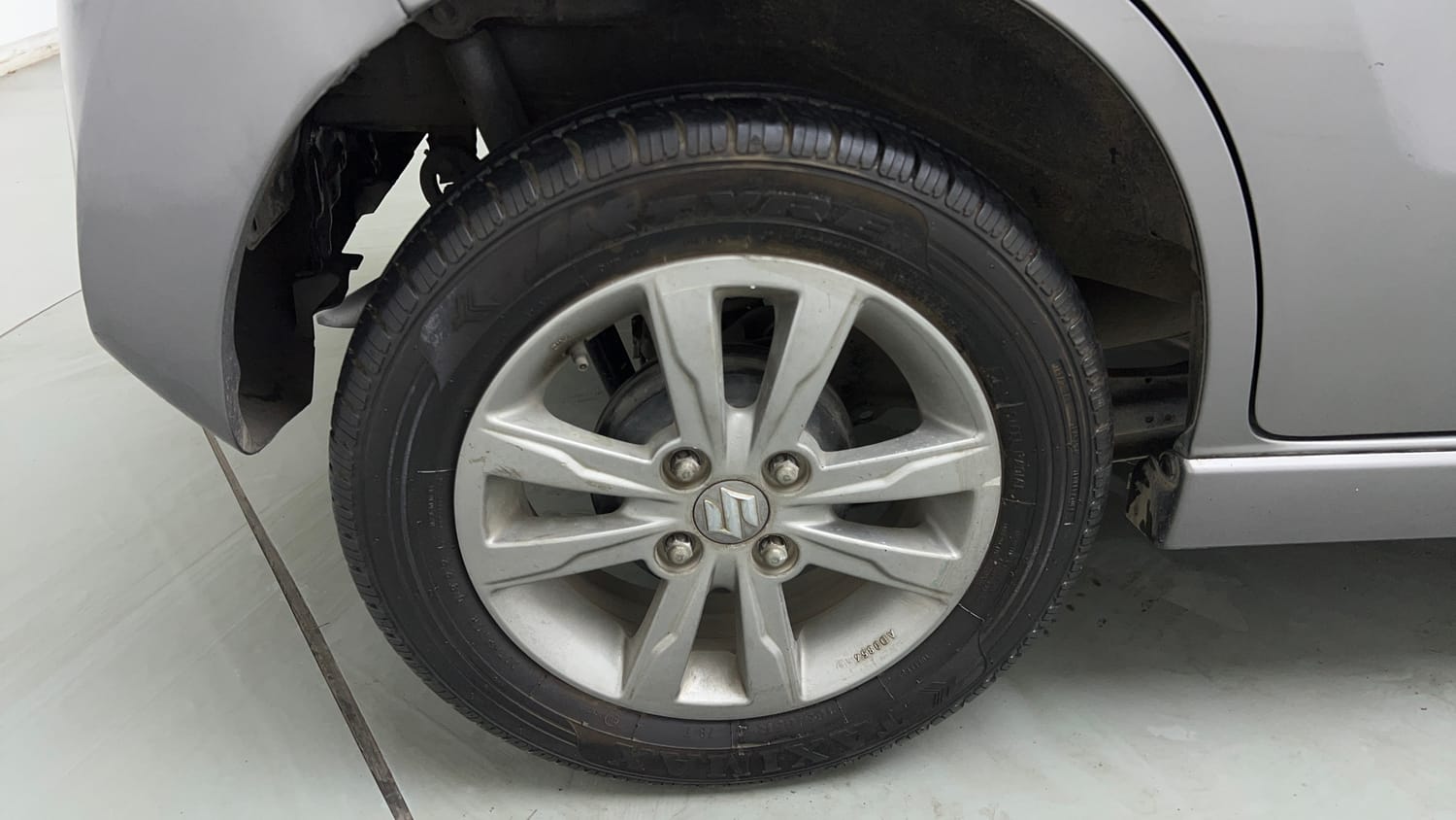 Used 2013 Maruti Suzuki Wagon R Stingray VXi Petrol Manual tyres RIGHT REAR TYRE RIM VIEW