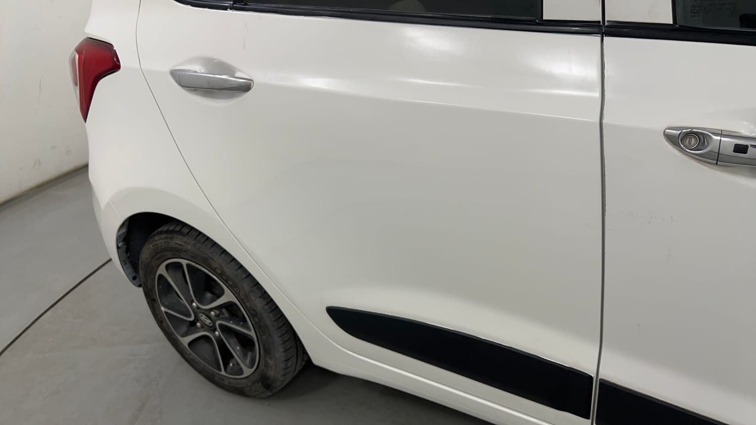 Used 2017 Hyundai Grand i10 Asta 1.2 Kappa VTVT Petrol Manual dents MINOR DENT