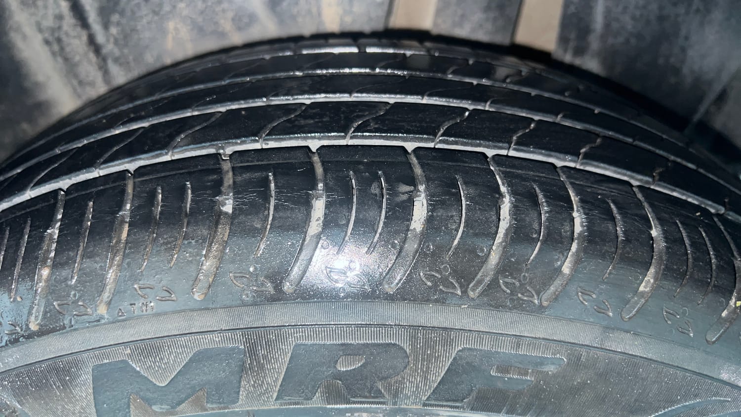 Used 2022 Maruti Suzuki XL6 Alpha Plus AT Petrol Petrol Automatic tyres LEFT REAR TYRE TREAD VIEW