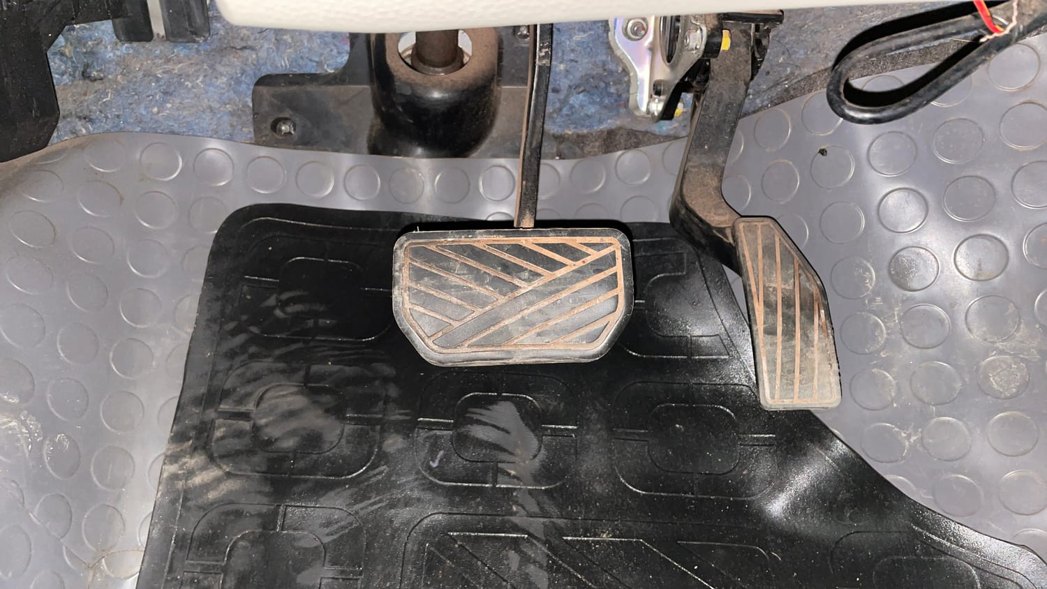 Used 2014 Maruti Suzuki Celerio VXi AMT Petrol Automatic interior PEDALS VIEW
