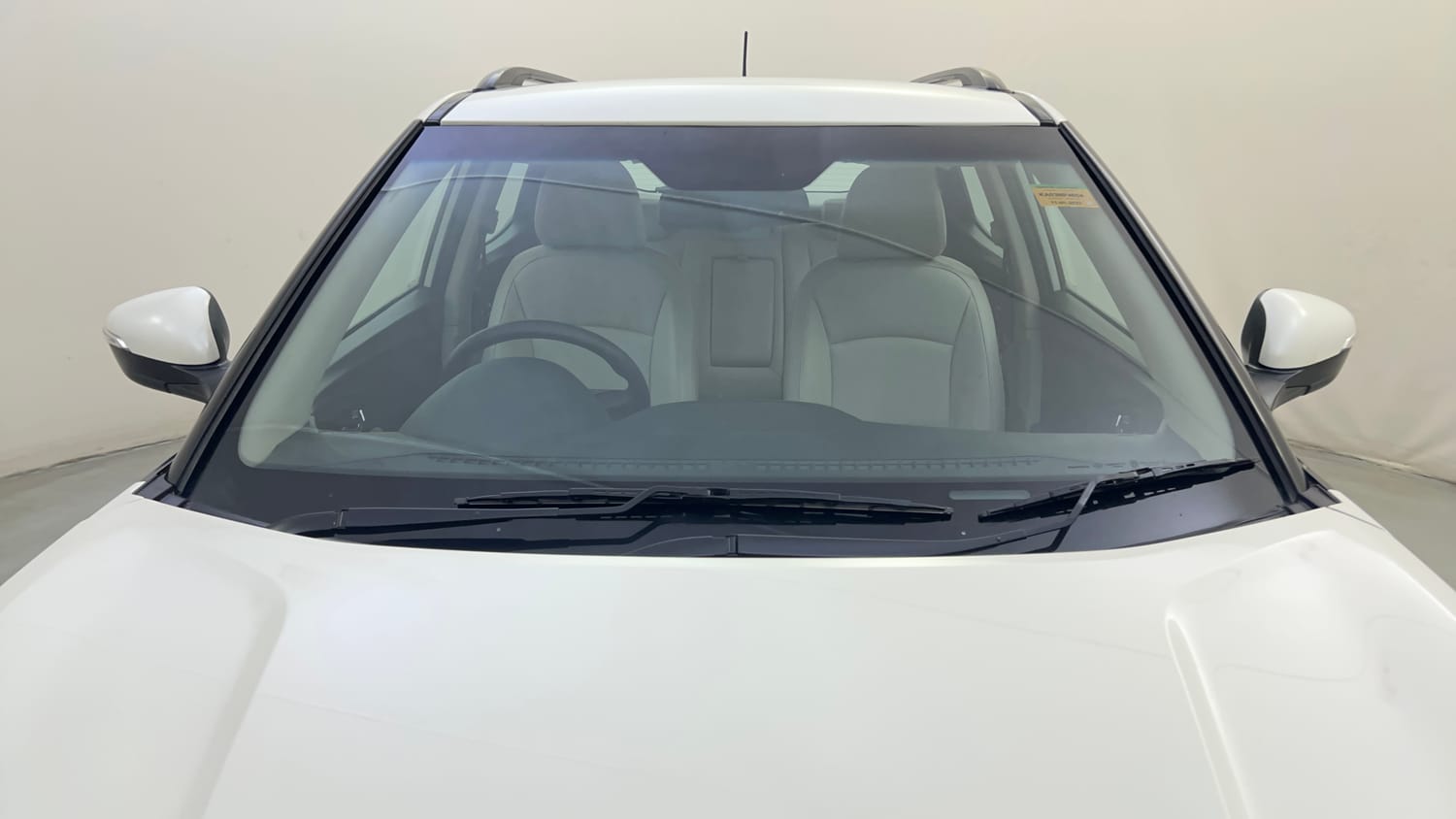 Used 2023 Mahindra XUV 300 W8 (O) 1.5 Diesel AMT Diesel Automatic exterior FRONT WINDSHIELD VIEW