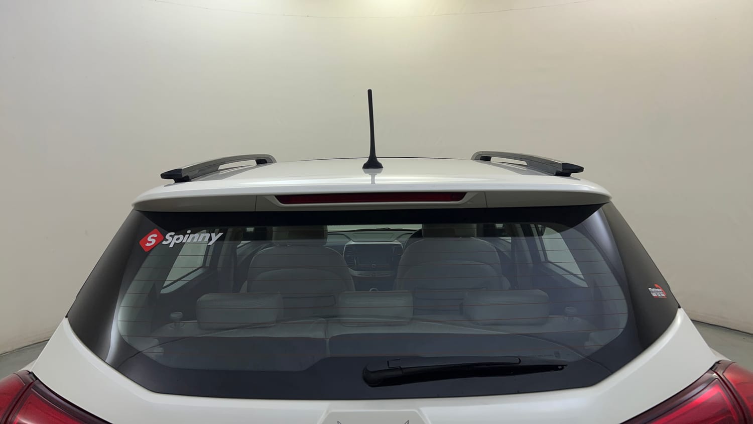 Used 2023 Mahindra XUV 300 W8 (O) 1.5 Diesel AMT Diesel Automatic exterior BACK WINDSHIELD VIEW