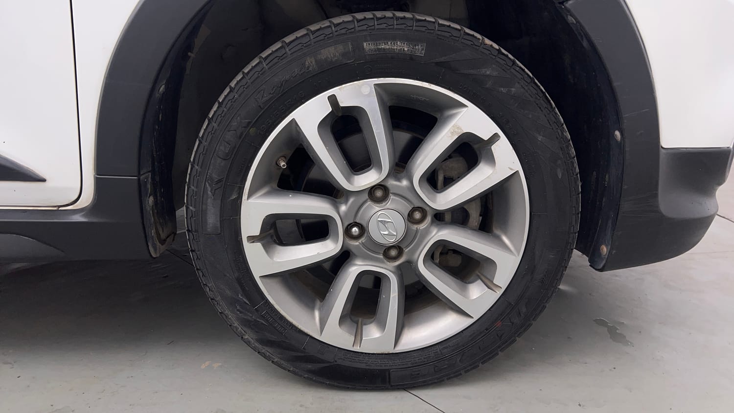 Used 2017 Hyundai i20 Active 1.2 S Petrol Manual tyres RIGHT FRONT TYRE RIM VIEW