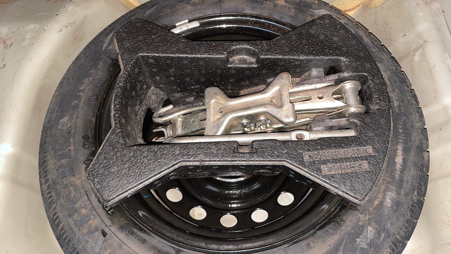 Used 2015 Maruti Suzuki Celerio VXi AMT Petrol Automatic tyres SPARE TYRE VIEW