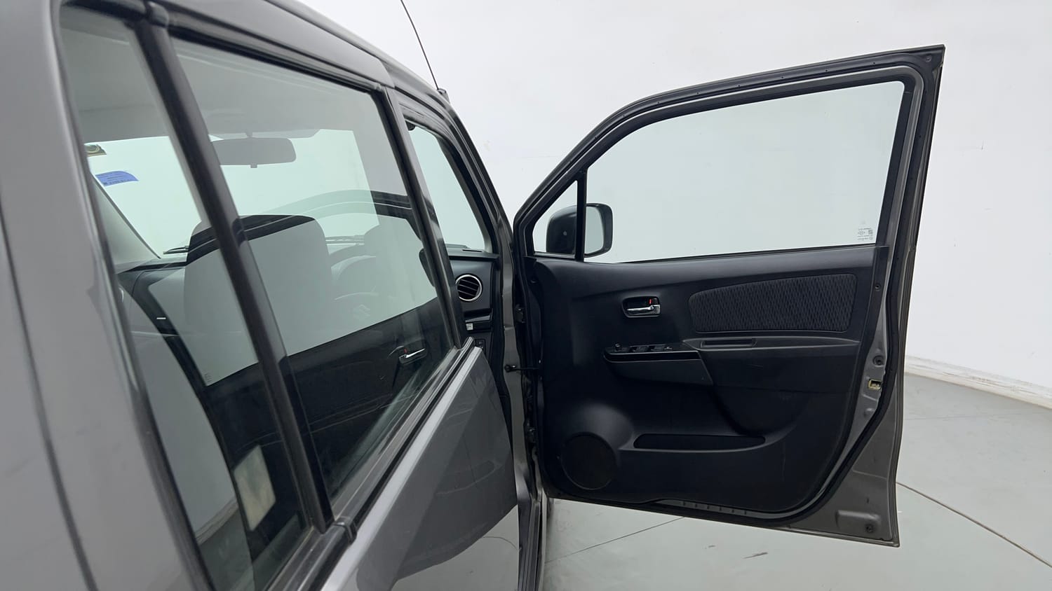 Used 2013 Maruti Suzuki Wagon R Stingray VXi Petrol Manual interior RIGHT FRONT DOOR OPEN VIEW