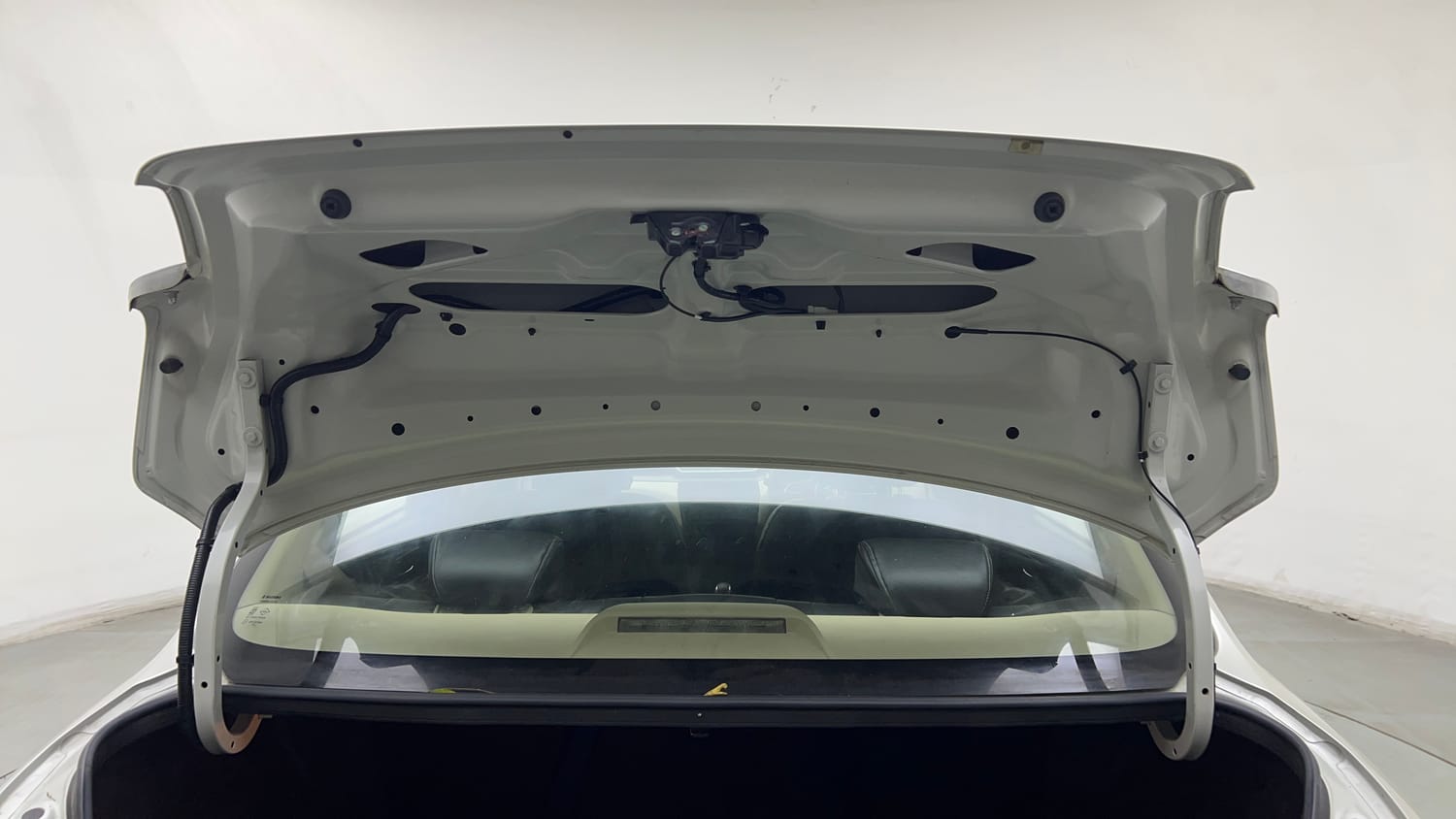 Used 2018 Maruti Suzuki Dzire VXi AMT Petrol Automatic interior DICKY DOOR OPEN VIEW