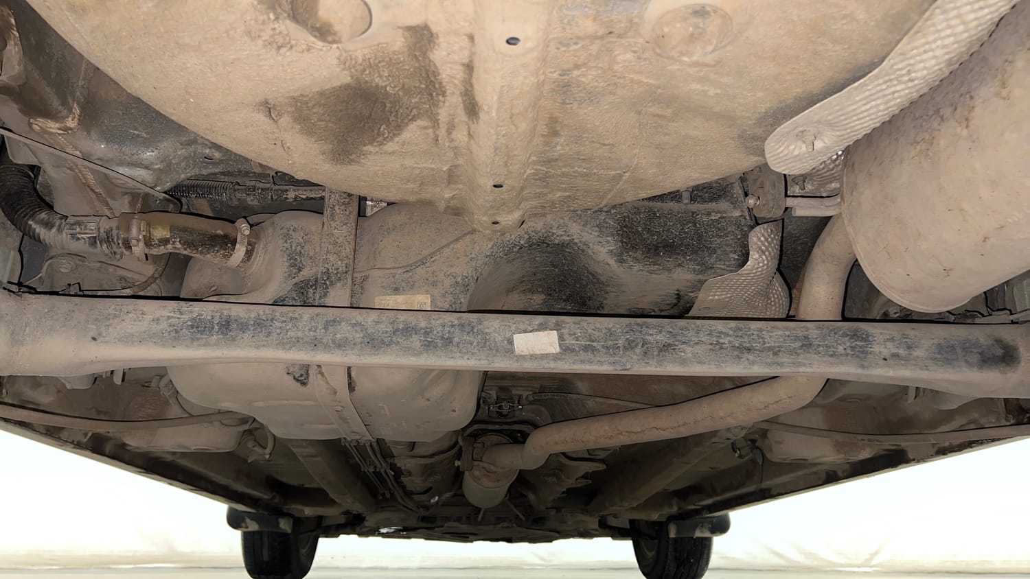 Used 2023 Mahindra XUV 300 W8 (O) 1.5 Diesel AMT Diesel Automatic extra REAR UNDERBODY VIEW (TAKEN FROM REAR)