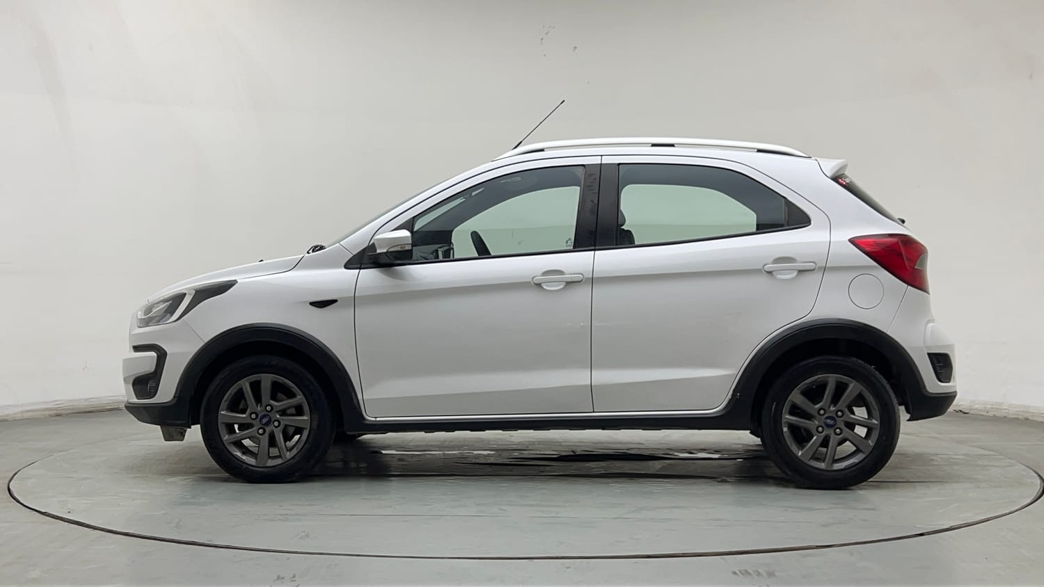 Used 2018 Ford Freestyle Titanium 1.2 Ti-VCT Petrol Manual exterior LEFT SIDE VIEW