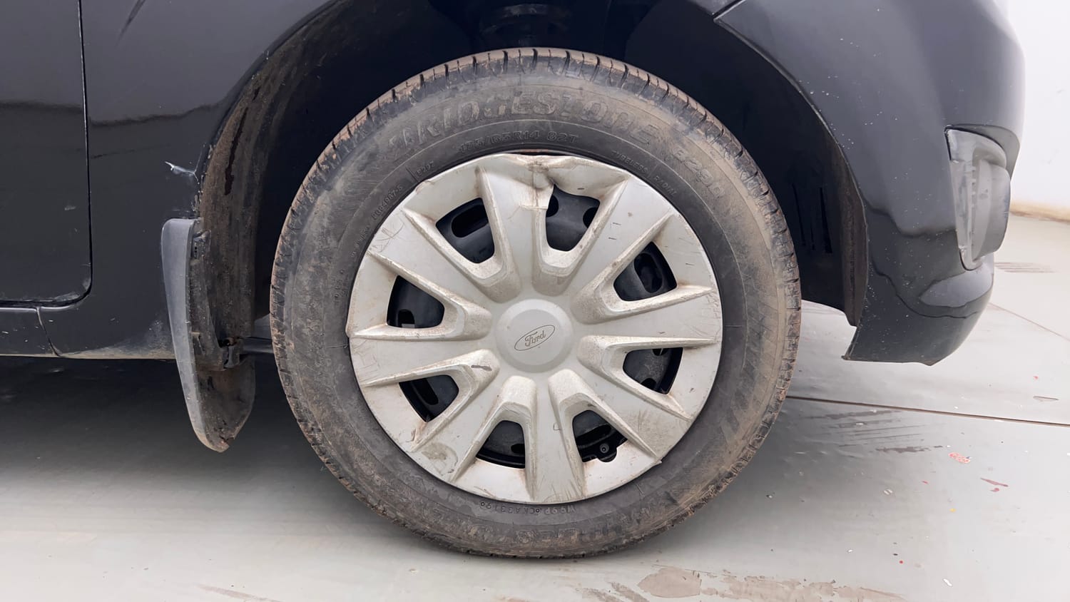 Used 2013 Ford Figo Duratorq Diesel EXI 1.4 Diesel Manual tyres RIGHT FRONT TYRE RIM VIEW