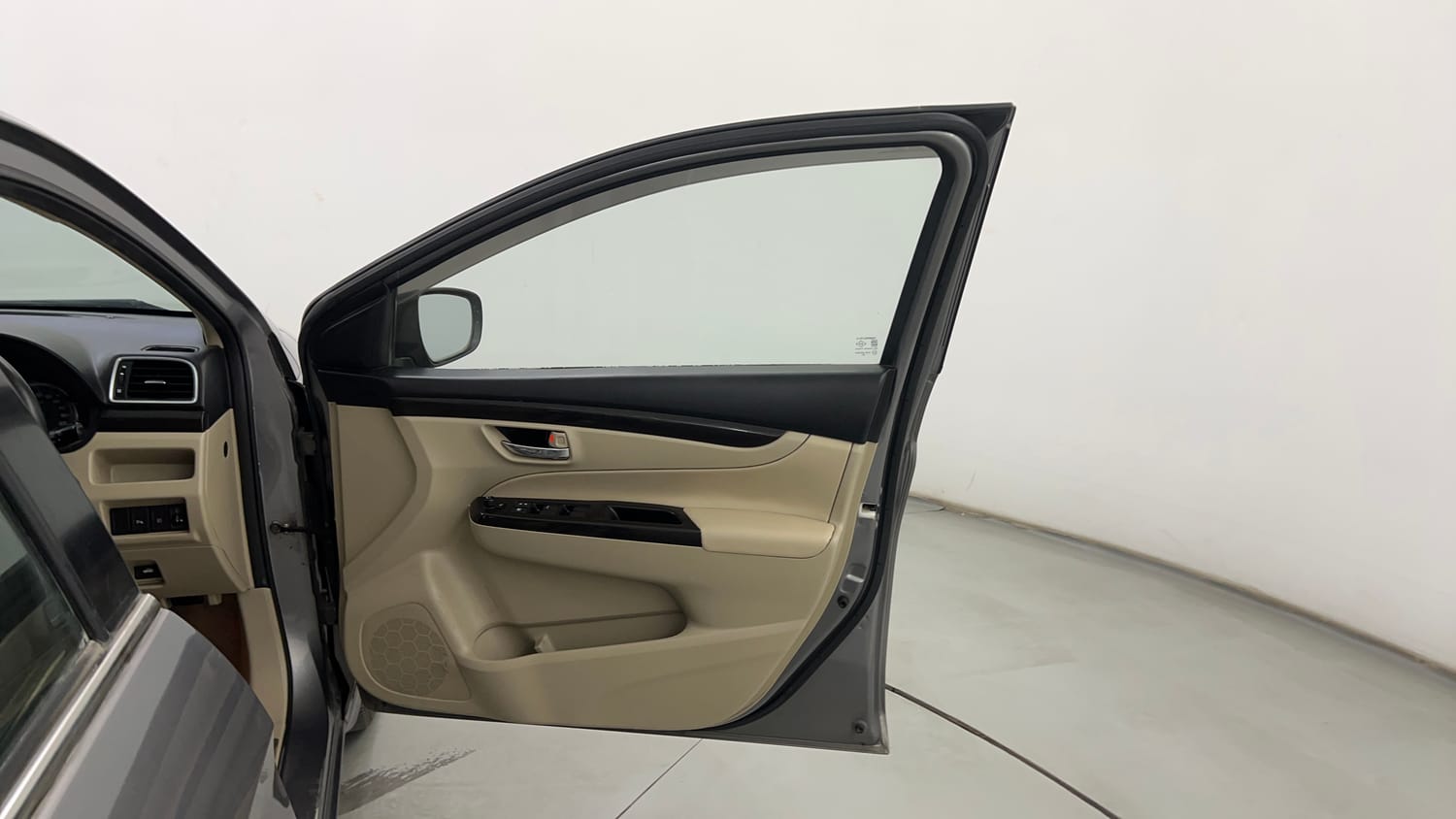 Used 2015 Maruti Suzuki Ciaz ZXi Petrol Manual interior RIGHT FRONT DOOR OPEN VIEW