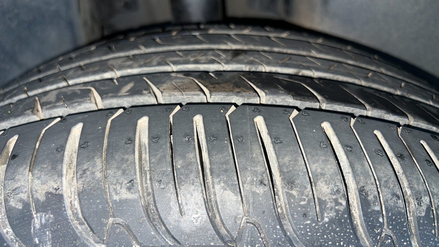 Used 2018 Jeep Compass Longitude (O) 2.0 Diesel Diesel Manual tyres RIGHT REAR TYRE TREAD VIEW