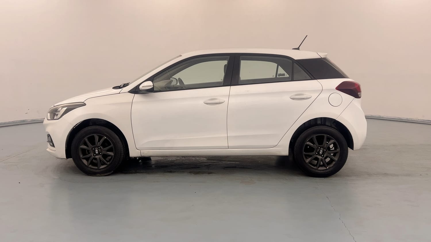 Used 2020 Hyundai Elite i20 Sportz Plus 1.2 Petrol Manual exterior LEFT SIDE VIEW