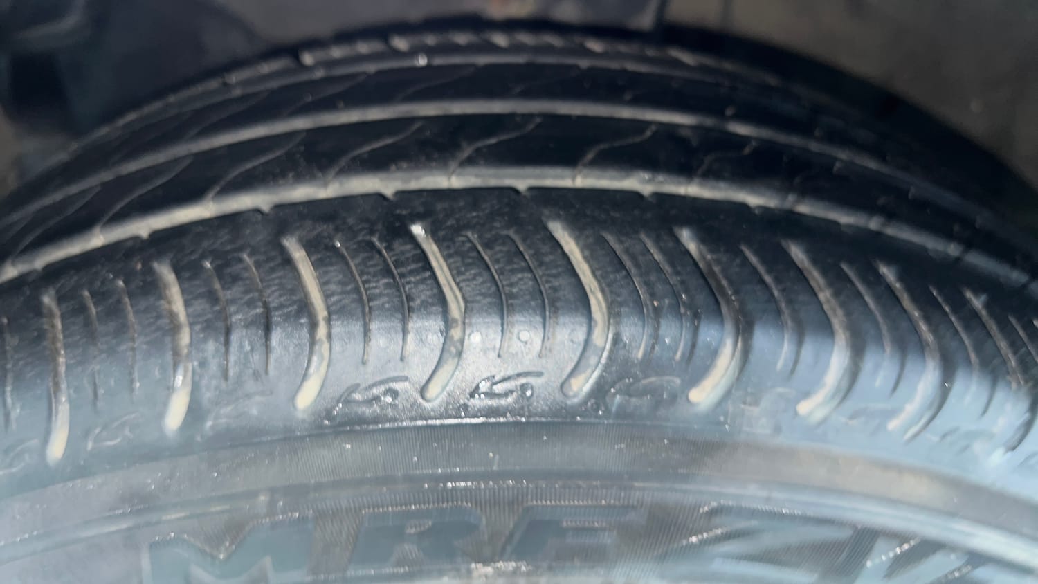 Used 2023 Honda Amaze VX CVT 1.2 Petrol Petrol Automatic tyres LEFT FRONT TYRE TREAD VIEW